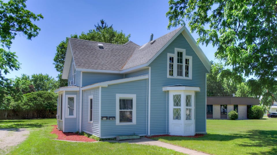 Marigold Apartment is the upper floor of the Blue Iris House. There's plenty of yard space in front and back!