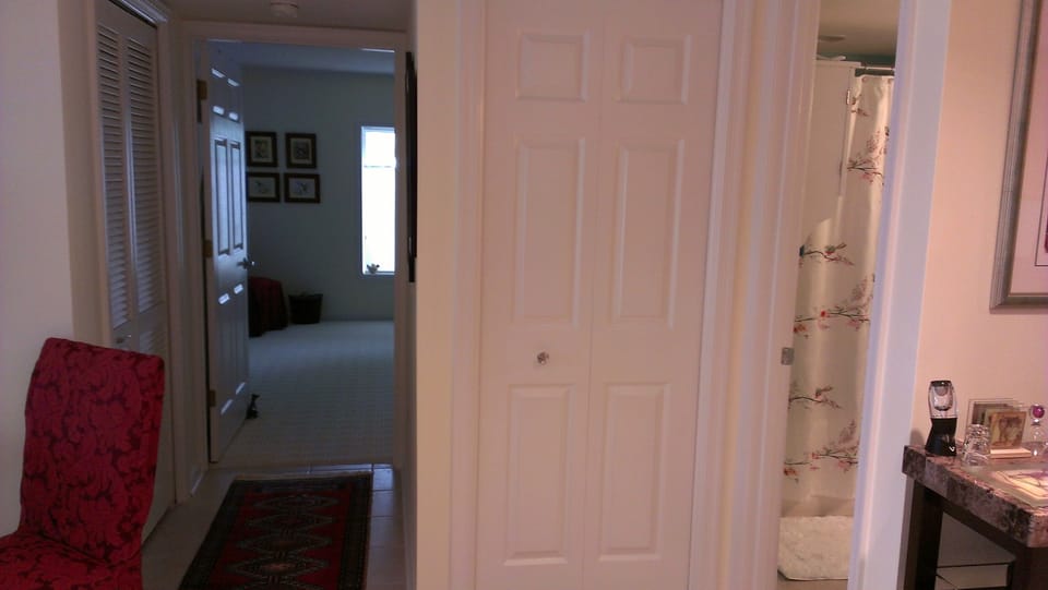 washer/ dryer in this closet