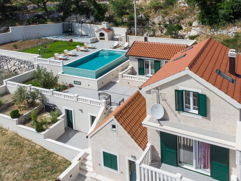 Entire property where you can see infinity pool and garden.