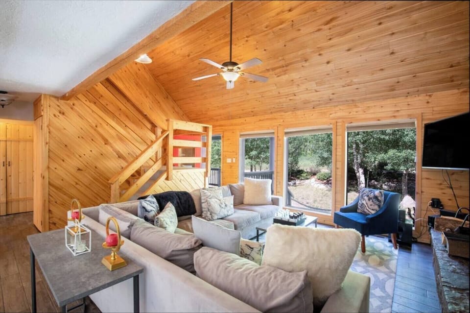 Front Family Room with 55in TV