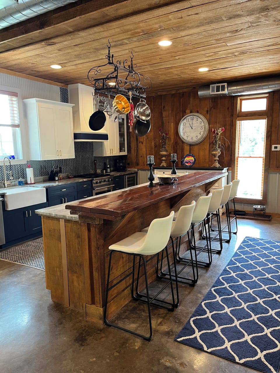 Fully appointed!  Viking appliances.