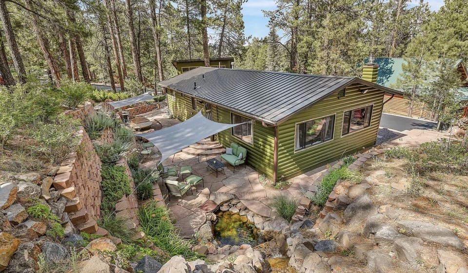 Cozy Cabin - vintage 1963 cabin