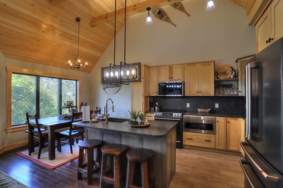 Fully applianced kitchen, including dishwasher