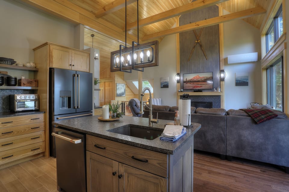 Fully applianced kitchen, including dishwasher