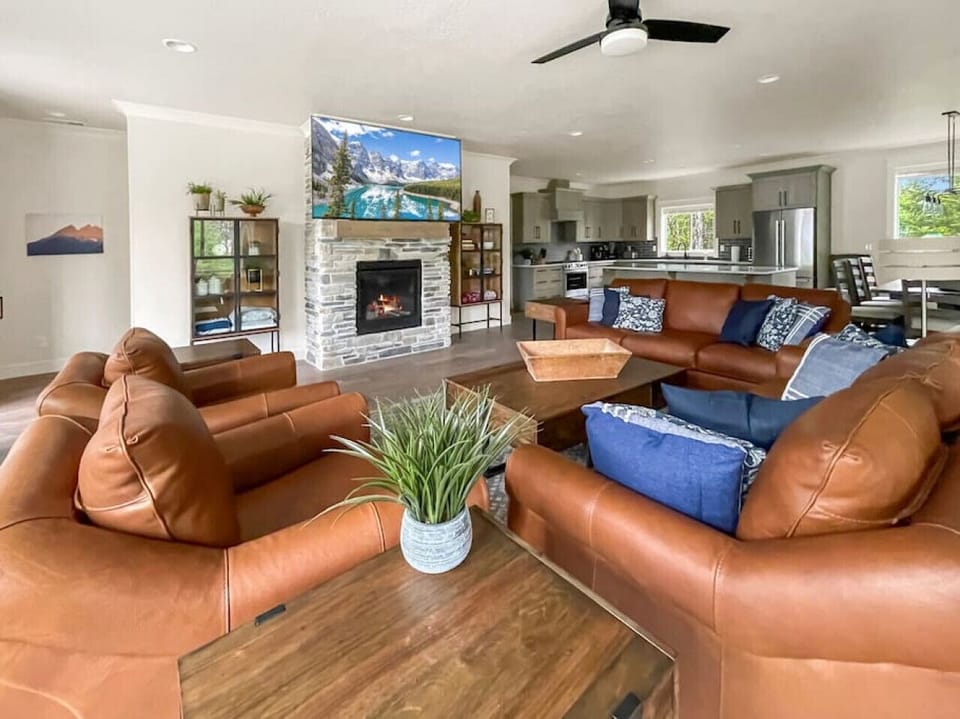 Living Room (2nd Level)