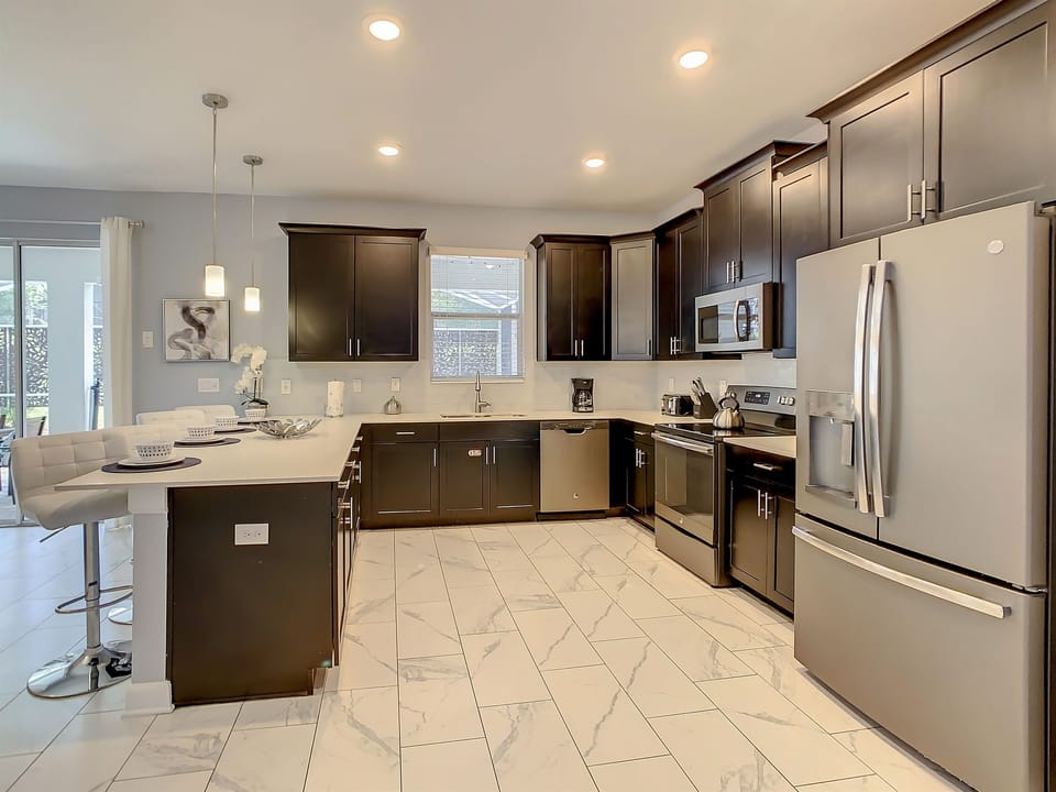 Full Modern Kitchen