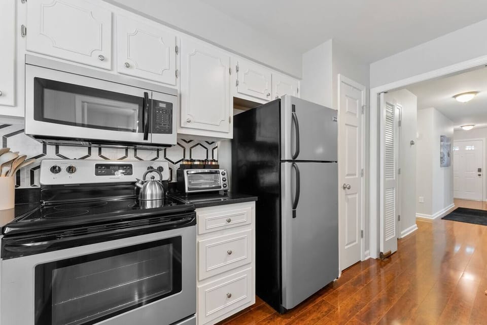 Our family stayed here while we were having work done on our home.  Although we were not on vacation, it felt like we were! - 5 Star Review by Richard Patterson 
