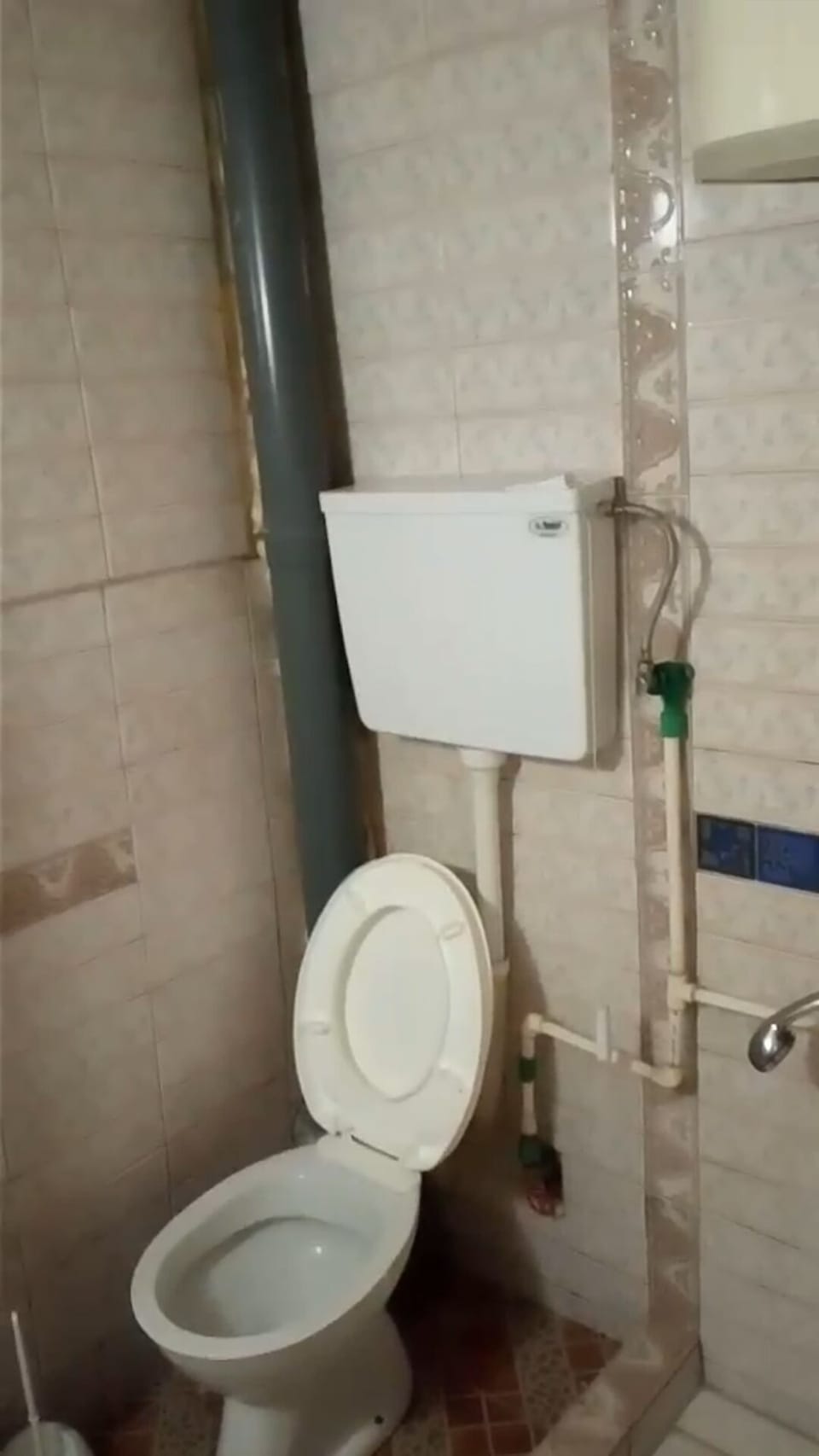 Toalet and shower cabine