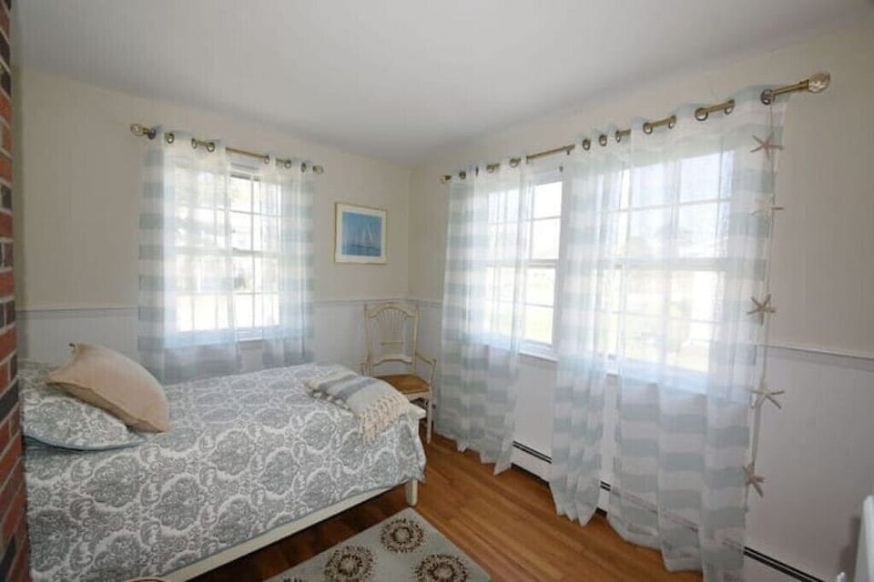 4th Bedroom - single twin bed 
Coastal coziness and privacy awaits! 