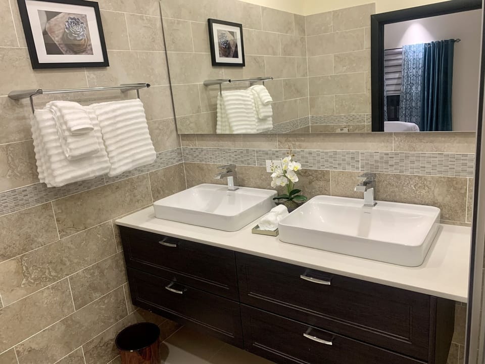 Master Bath - Primary