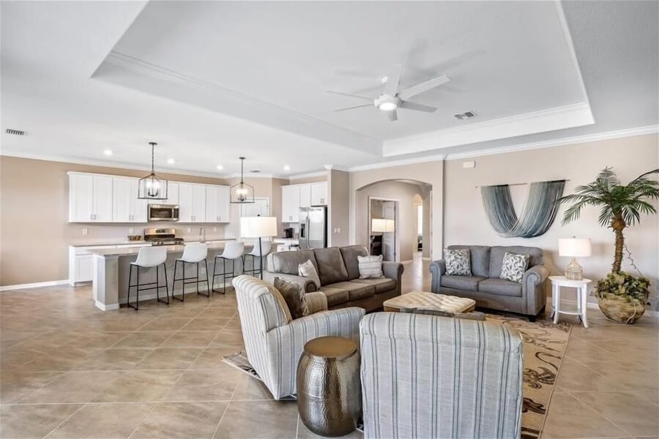 Beautiful Decor, Very Spacious Floorplan