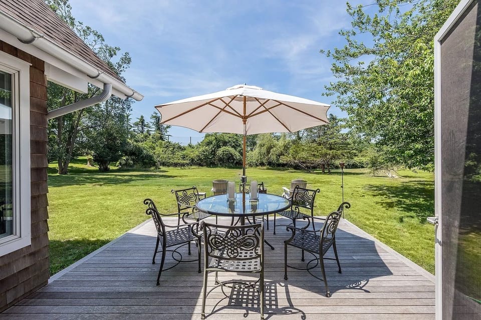 Outdoor dining