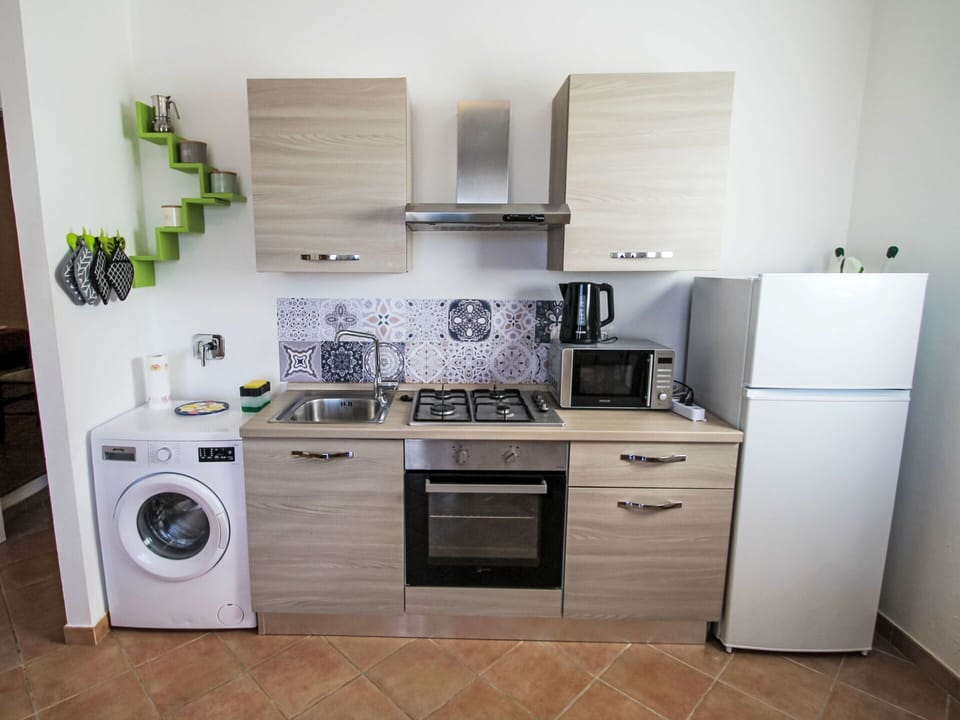 Kitchen Appliance, Kitchen, Major Appliance, Countertop, Home Appliance, Kitchen Stove, Cabinetry, Stove, Furniture, Flooring