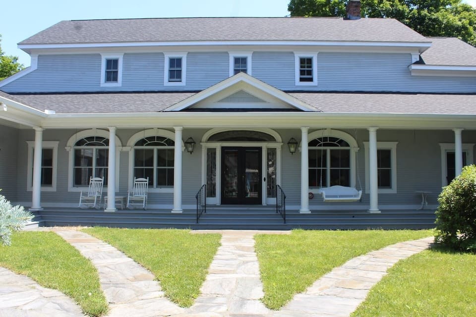 Front courtyard.
