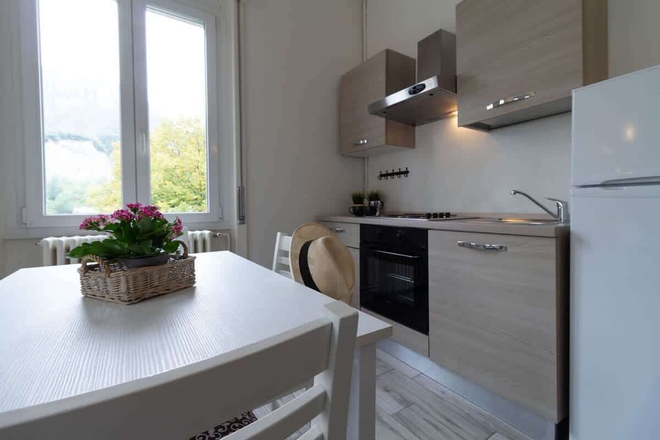 kitchen Casetta di Elie - Solo Affitti Brev large and bright studio with kitchen equipped with oven, refrigerator, free wifi