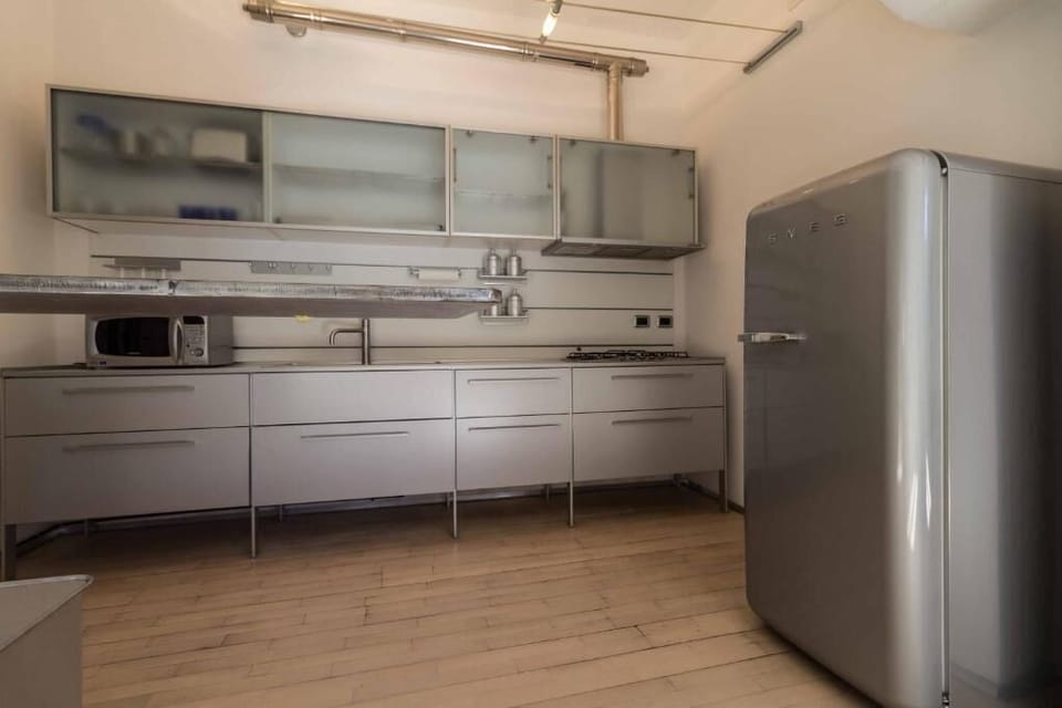 Cucina moderna accessoriata