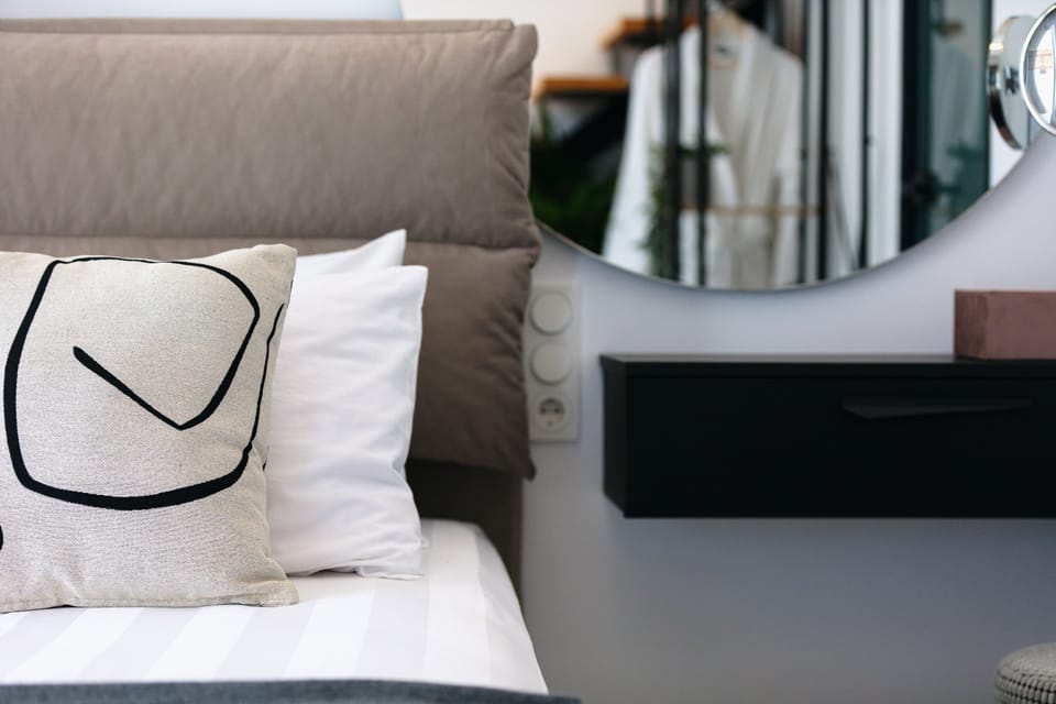 Stimulating bedroom design.