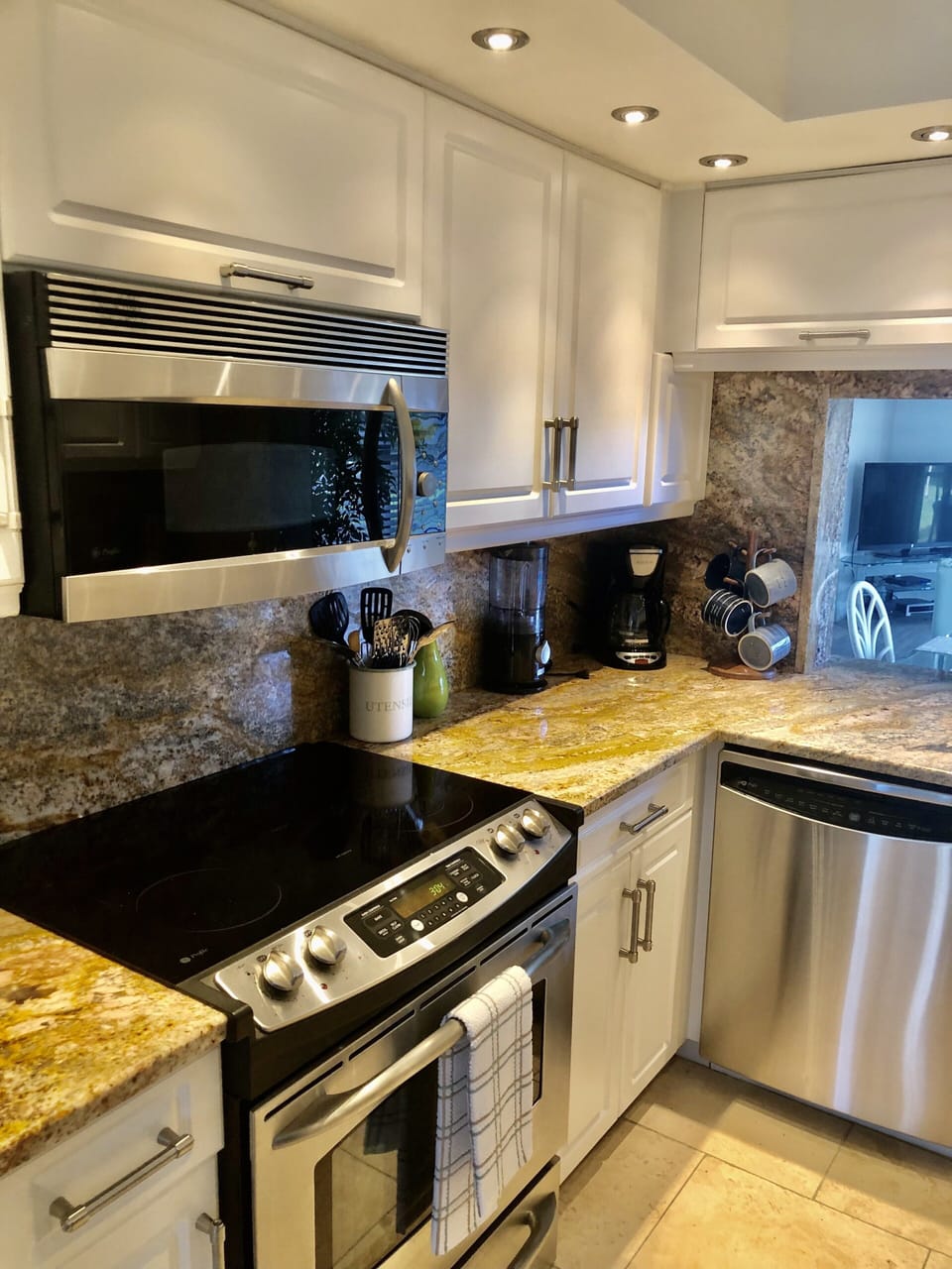 Fully equipped kitchen