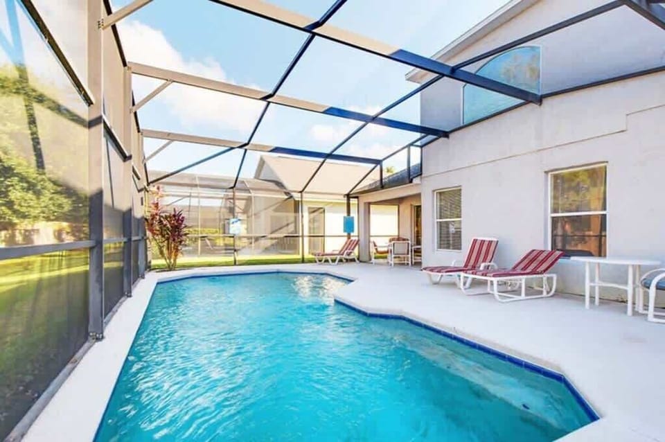1007 Lake Berkley Dr Outdoor Screened Pool.JPG