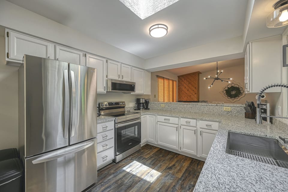 Fully stocked kitchen w/ new stainless steel appliances