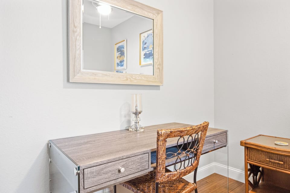 Desk in queen room