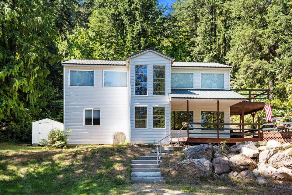 Private home set in the wooded hillside of Mount Schweitzer.