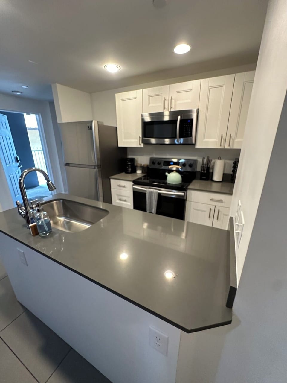 Fully equipped kitchen to prepare delicious meals. All  appliances are electric.