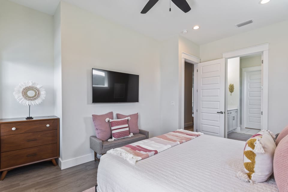 Secondary Master with XL TV and large full bath 