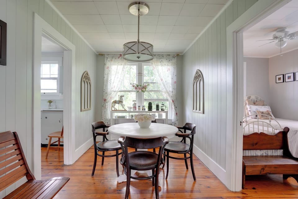 Dining Area | Dishware & Flatware Provided