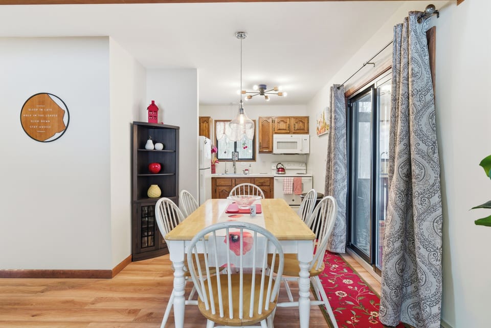 Dining table for 6 guests.