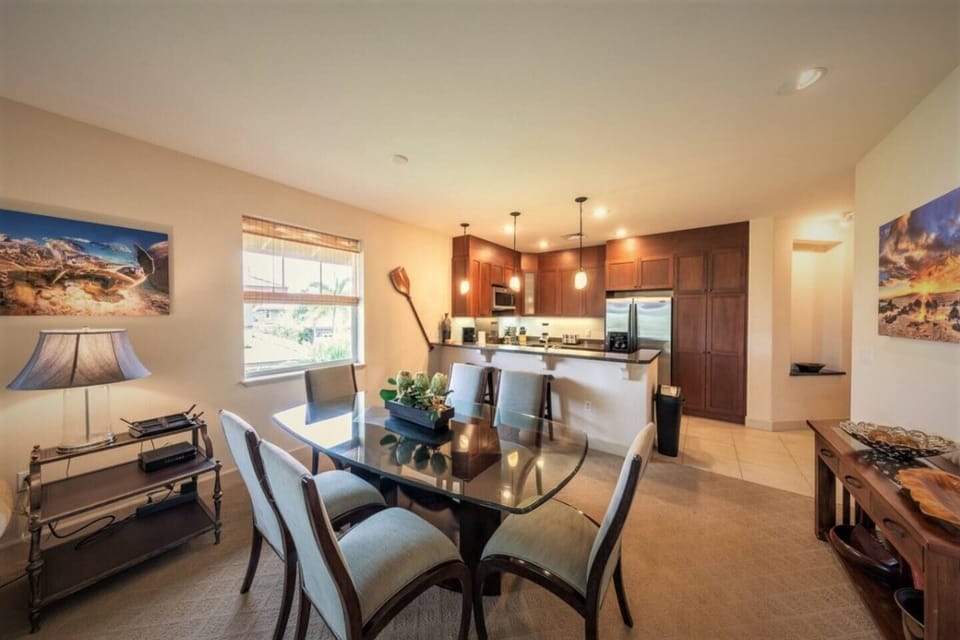 Glass dining table with seating for 6. 