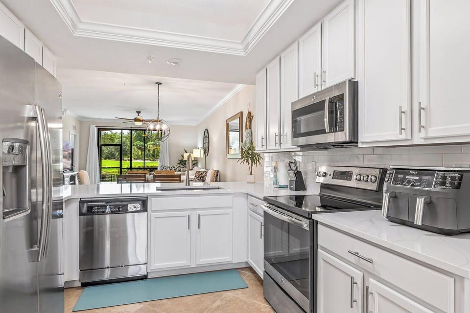 Fully Stocked Kitchen - All the comforts of home