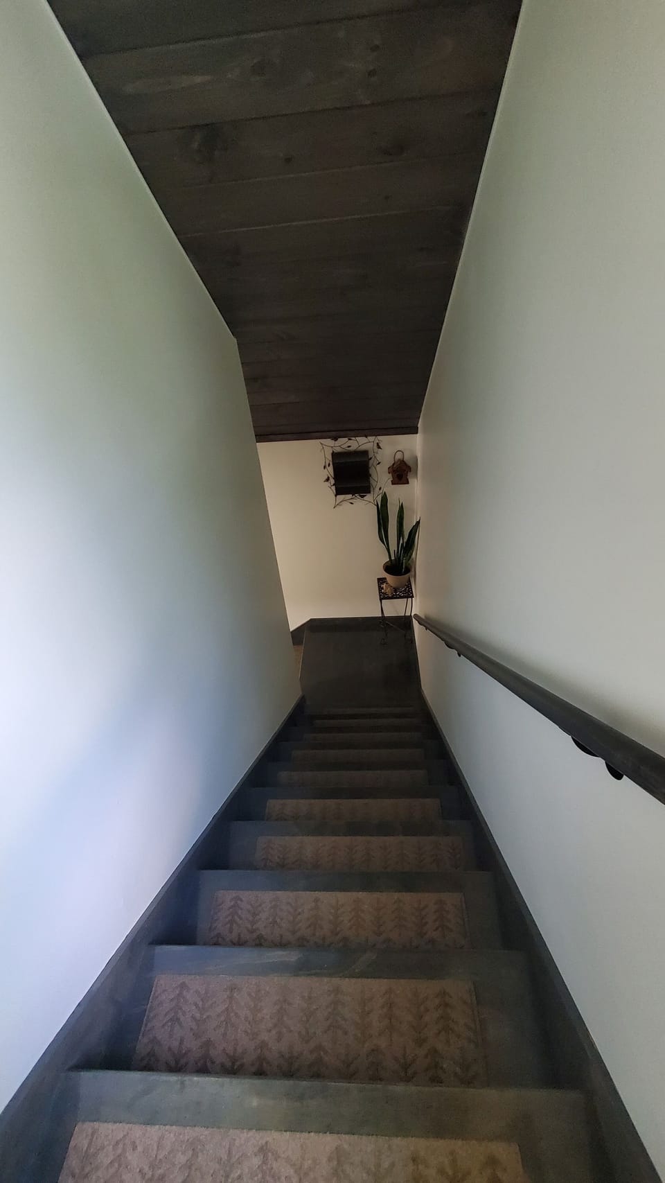 stairway to 2nd floor