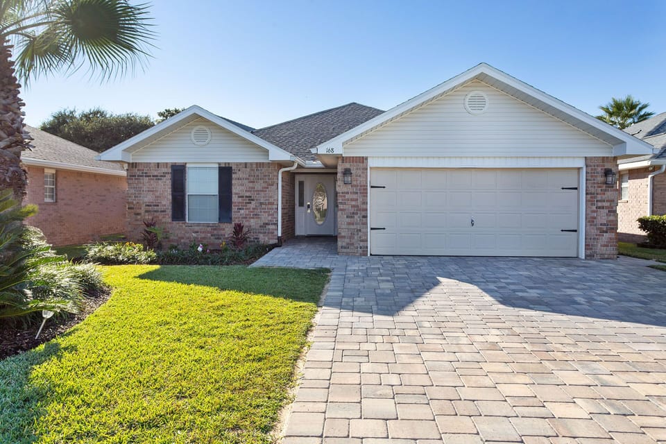 Palm Breeze Exterior