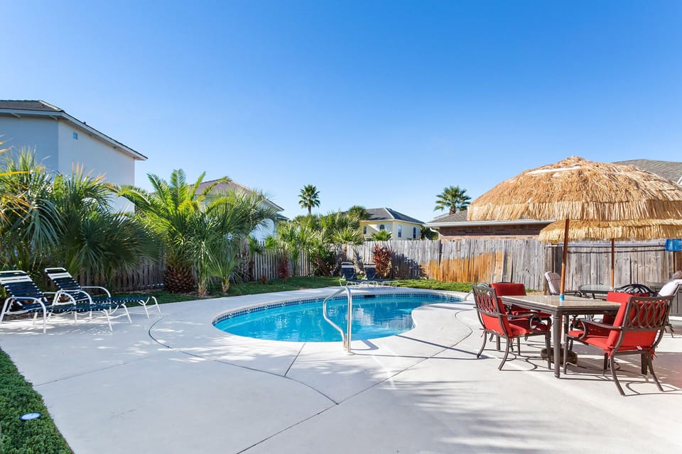 Palm Breeze II Pool Deck