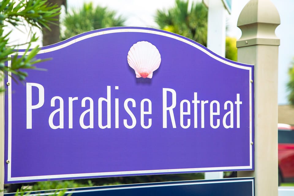 22-Paradise-Retreat-Sign