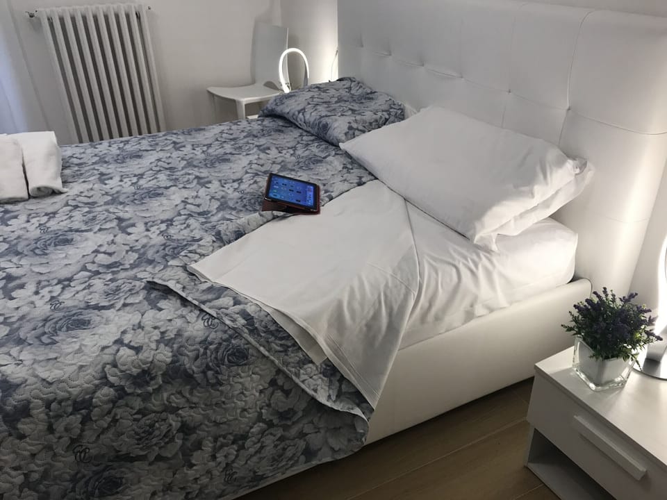 Bed in Room 1 B&B Home Sweet Home – Affitti Brevi Italia