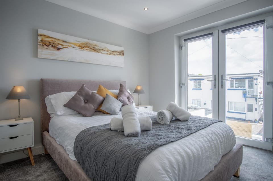 Gower View - 4 Bedroom Holiday Home - Saundersfoot (11071)
