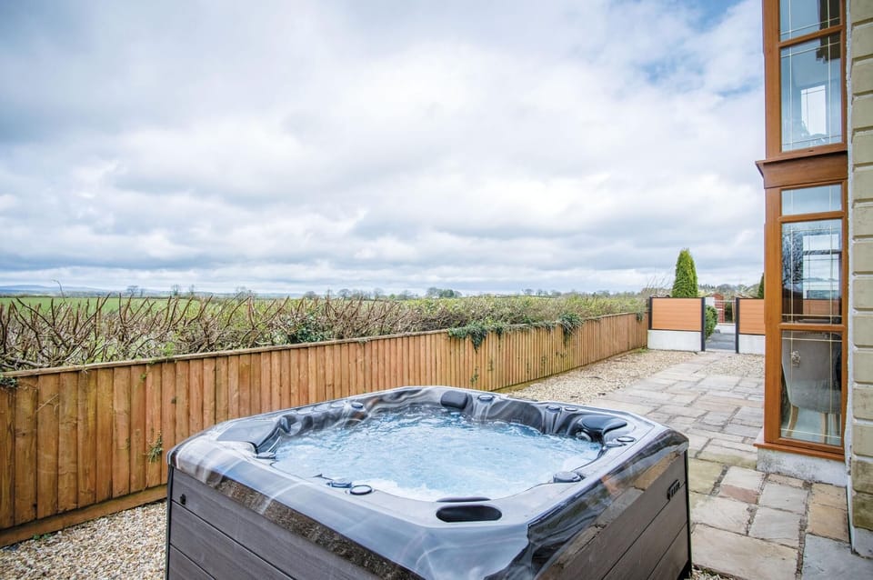 Knights Rest - 4 Bed Holiday Home - Princes Gate (18645)