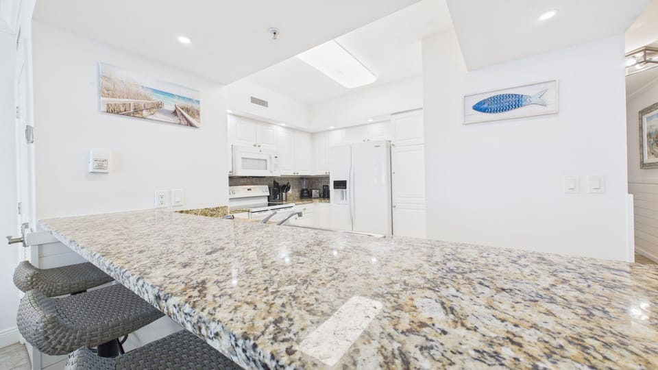 Breakfast bar on kitchen counter with barstool seating