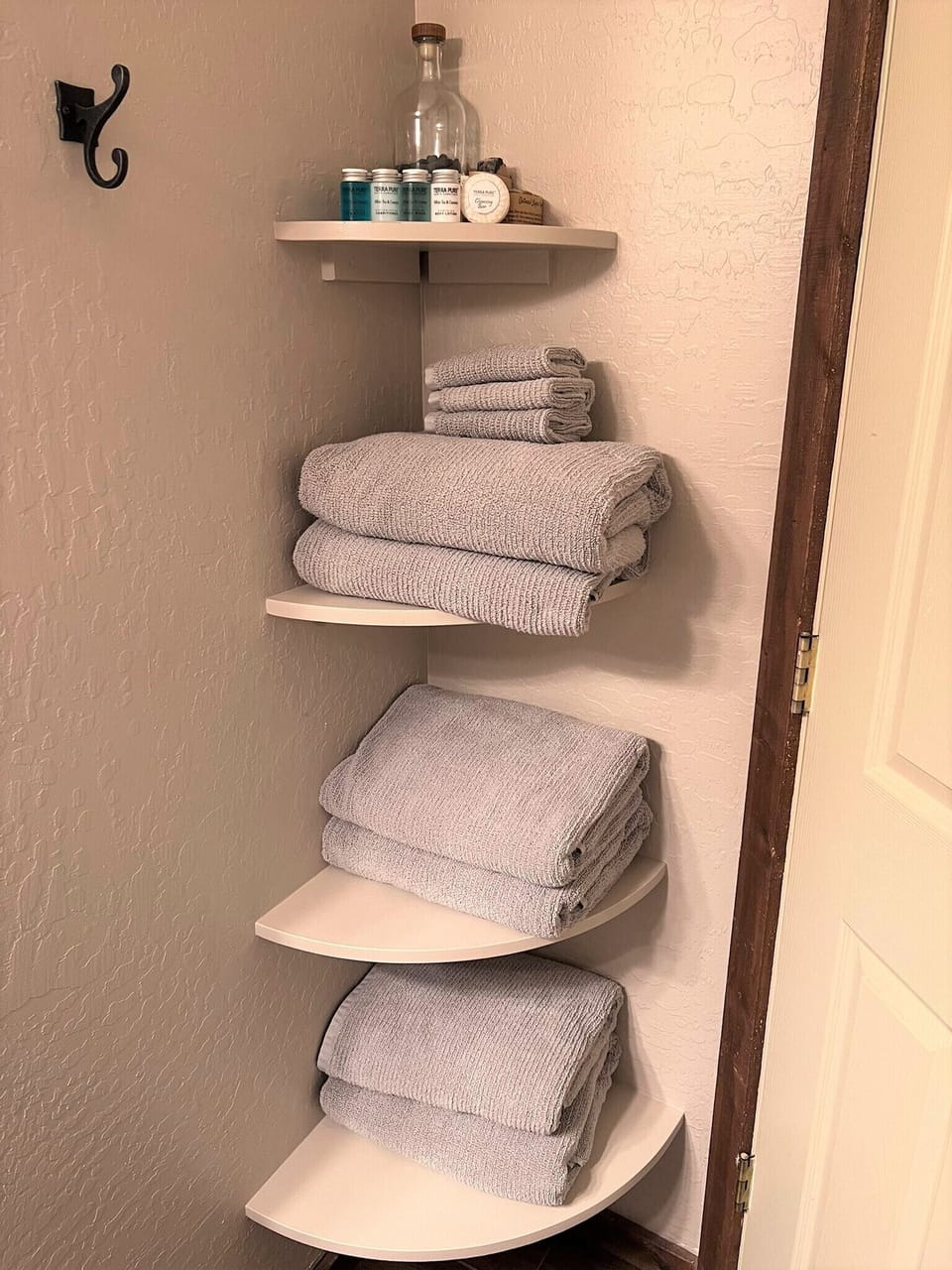 Master Bathroom - Extra Towels & Washcloths