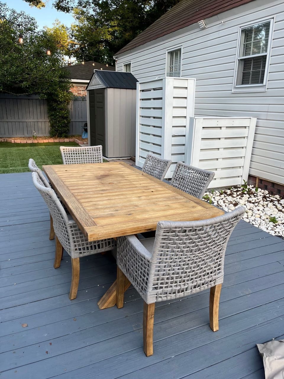 Outdoor dining