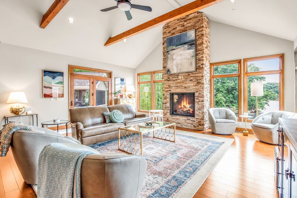 Comfortable and Spacious Seating. (Please note that wood burning fireplaces are not available for guest use)