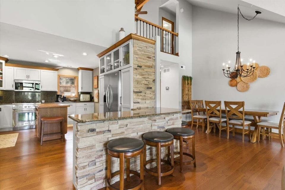 Beautiful eat-in kitchen with stone tiling, new appliances, ample table seating and counter/bar seating.