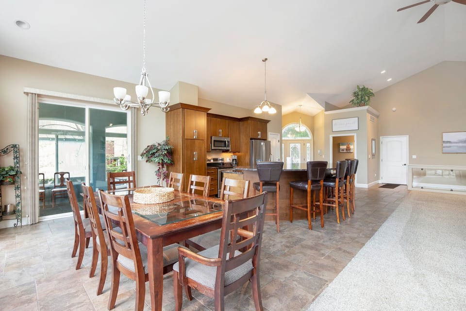 Patio, Interior & Bar Seating