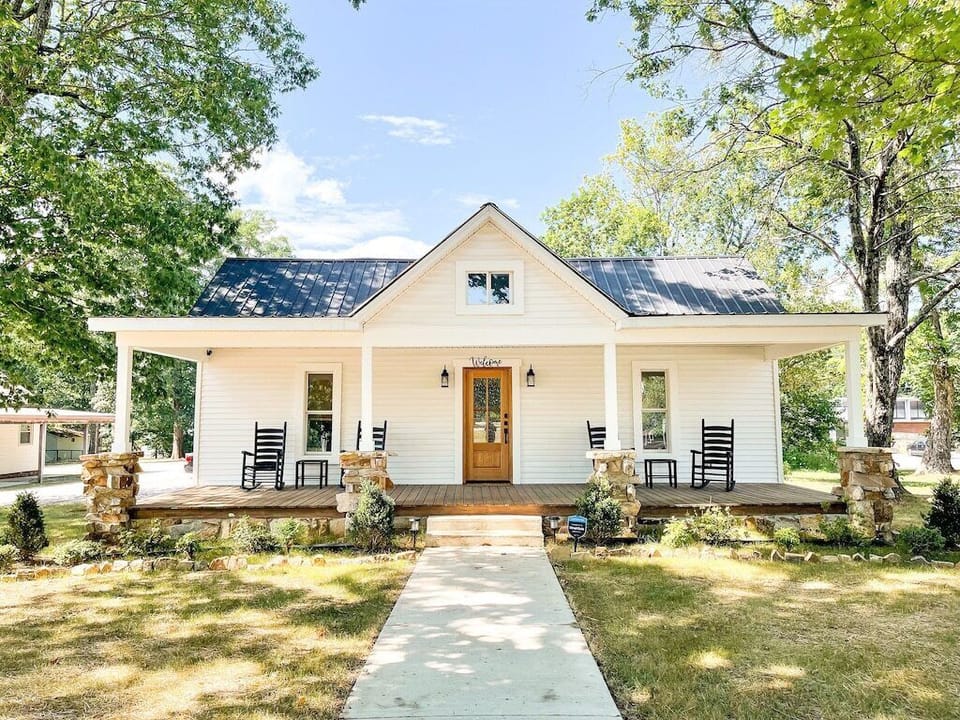 Newly remodeled 1920s home in downtown Monteagle