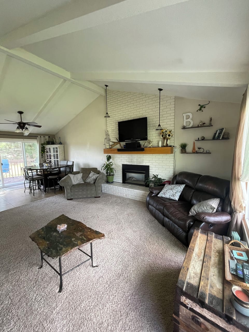 Living room (upstairs)