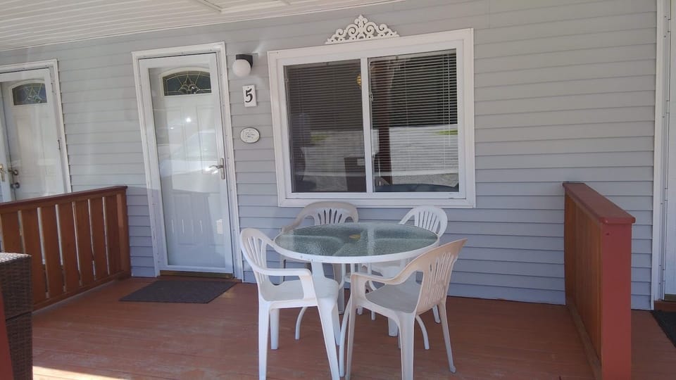 1 bedroom apartment unit equipped with a Full Kitchen and Full bathroom