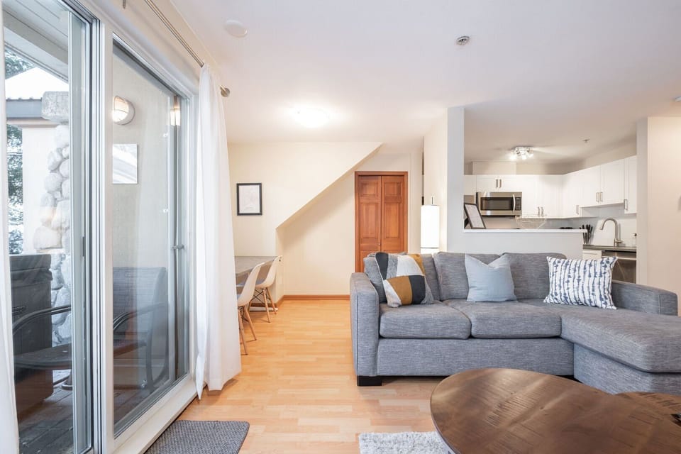 Living area: Pull-out sofa