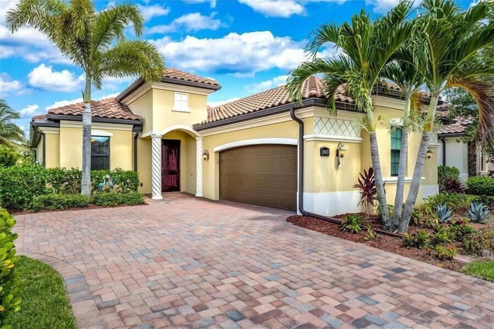 Beautiful Bonita National Single Family Home